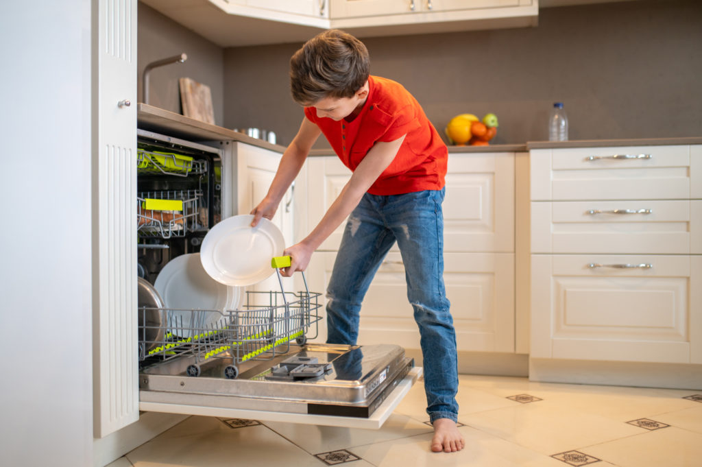 29 Ways for Pre-Teens to Earn Extra Cash Around The House